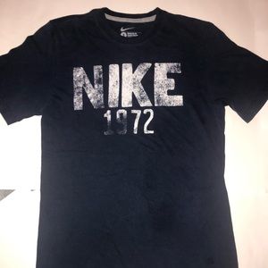 Never worn Nike regular fit tee shirt